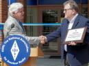 US Congressman John B. Larson (left) presents ARRL CEO David Minster, NA2AA, with a Congressional Recognition for “the dedicated and phenomenal service that the ARRL and its members” provide.